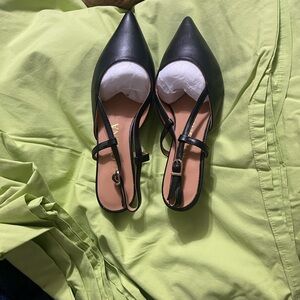 Chic Black Pointed-Toe Heels